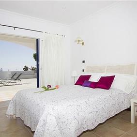 5 Bedroom Villa with Pool in Puerto Calero, Sleeps 10